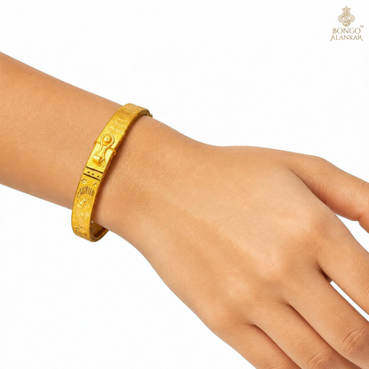 Golden Engraved Motif Noa