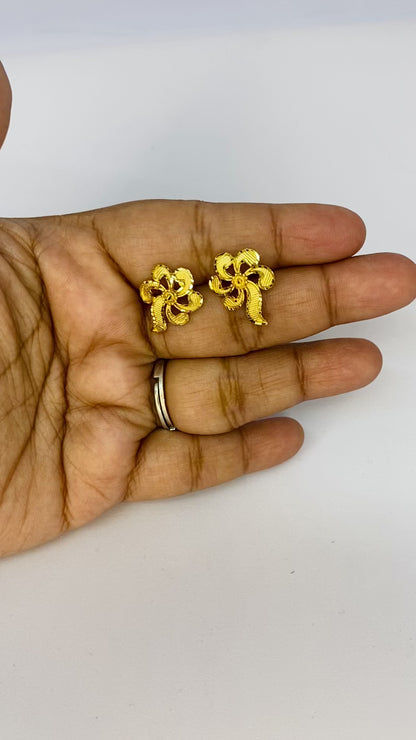 Labonyalota regular ear ring