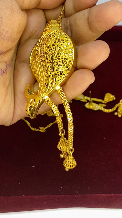Golden Paisley Filigree Pendant Set with Jhumka Drops